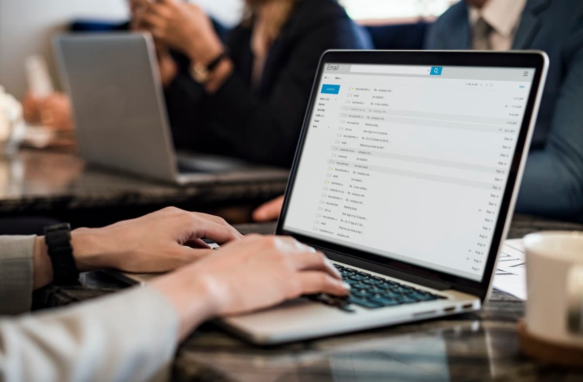 A person reviews their email mailing list in a virtual event platform.