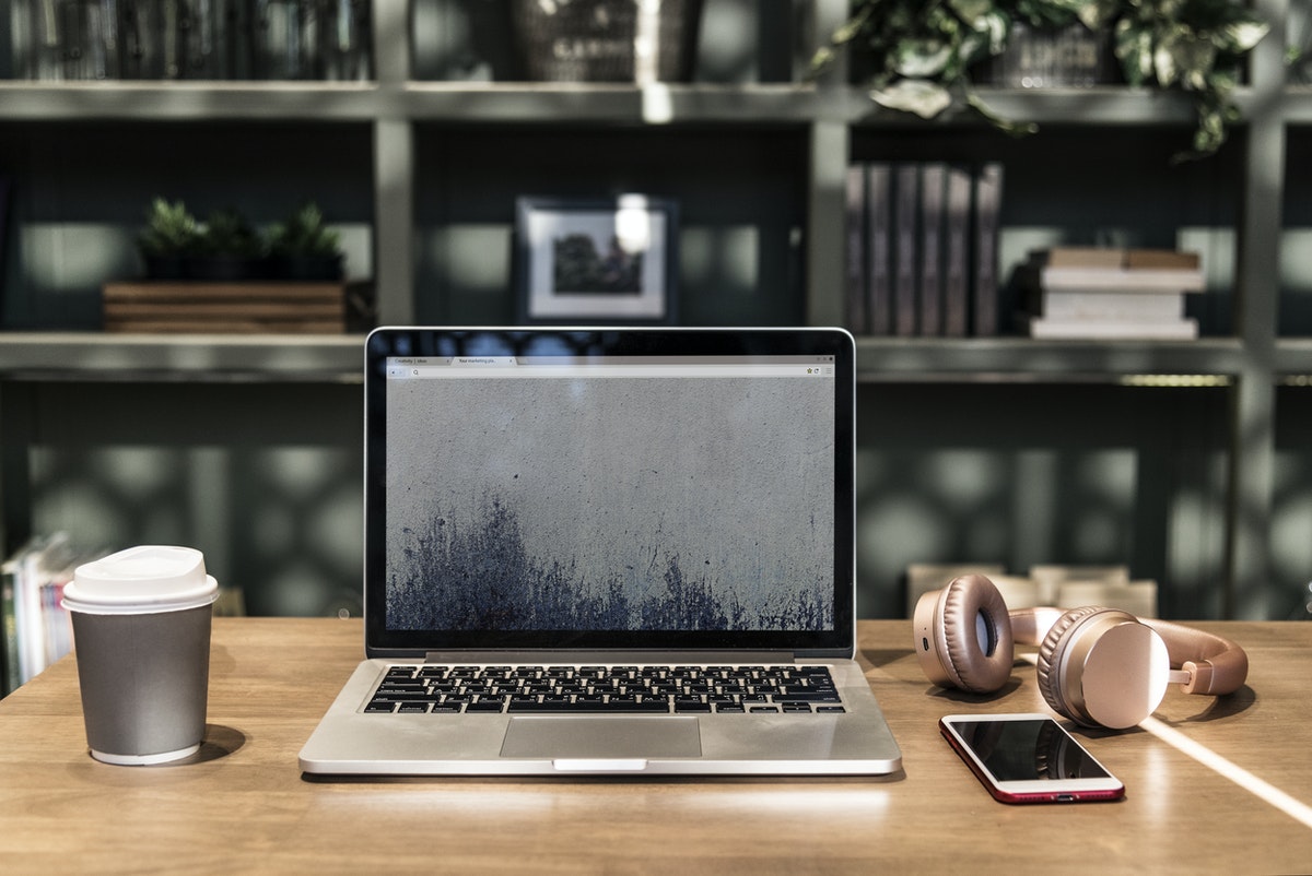 Which Laptop Is Best Touch Or Non Touch Best Guide: Touchscreen Laptops vs. Non-Touchscreen Laptops | Vibe