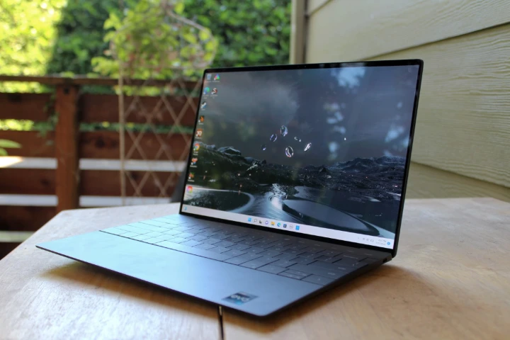 Which Laptop Is Best Touch Or Non Touch Best Guide: Touchscreen Laptops vs. Non-Touchscreen Laptops | Vibe